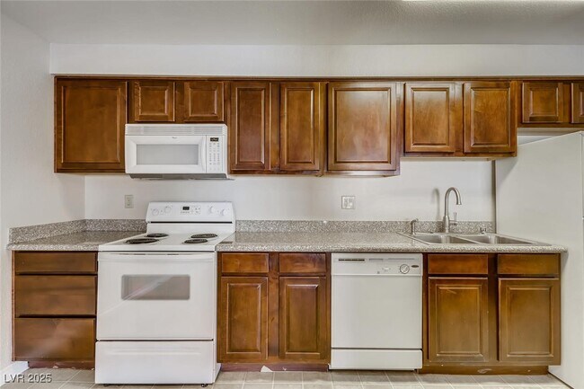 Building Photo - 5224 River Glen Dr