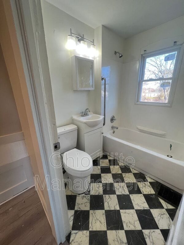 Building Photo - 898 E 13th Ave