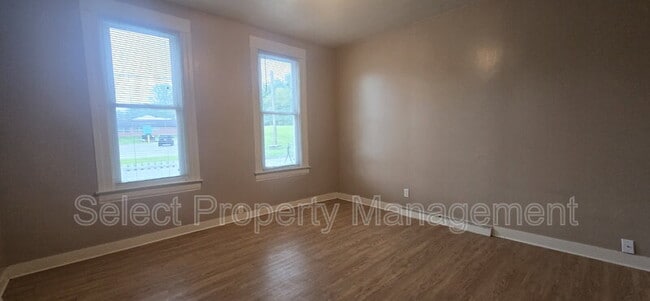 Building Photo - 449 Ruth St
