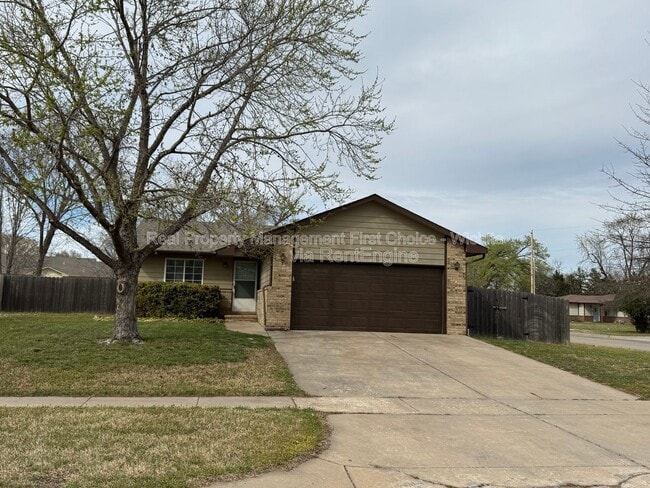 Building Photo - 10802 W Carr Ave