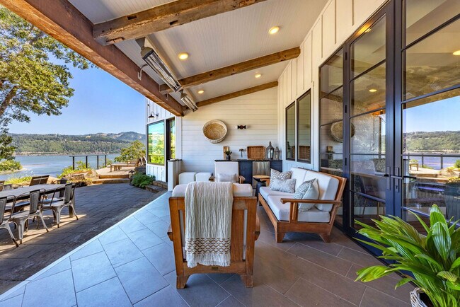 Building Photo - 3500 Westcliff Dr