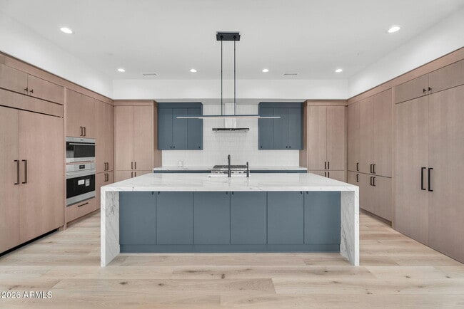 Building Photo - 6975 North 39th Pl