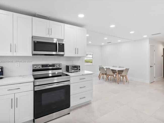 Building Photo - 5731 SW 54th Terrace