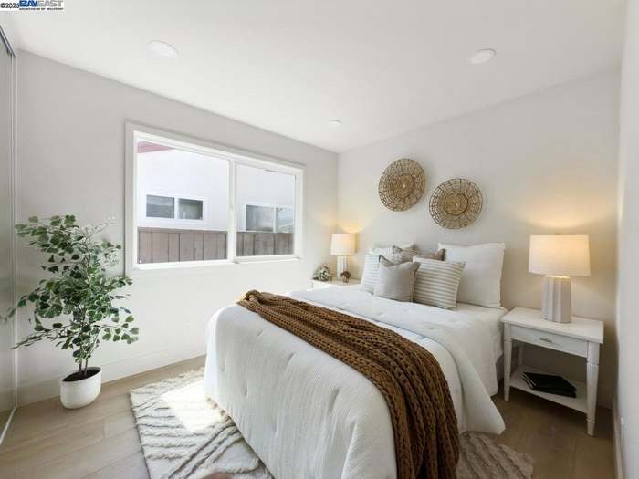 Building Photo - 6196 Inglewood Dr