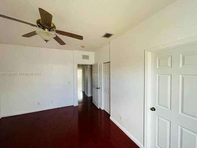 Building Photo - 903 N Santa Catalina Cir