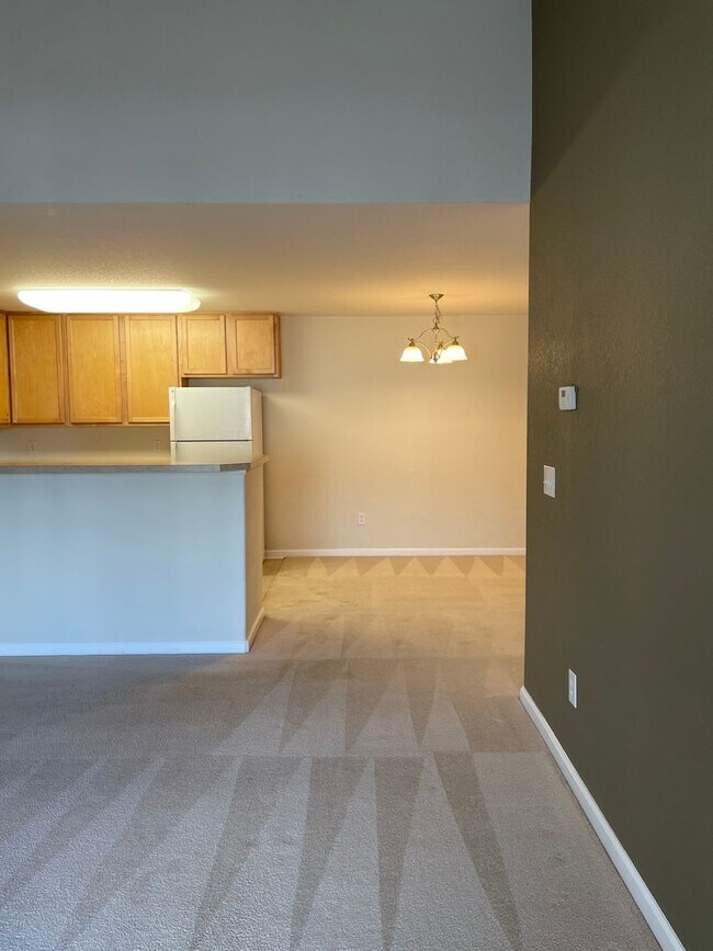 Building Photo - 2 bed/2 bath 2nd-floor condo in Lakeshores at Centerra.
