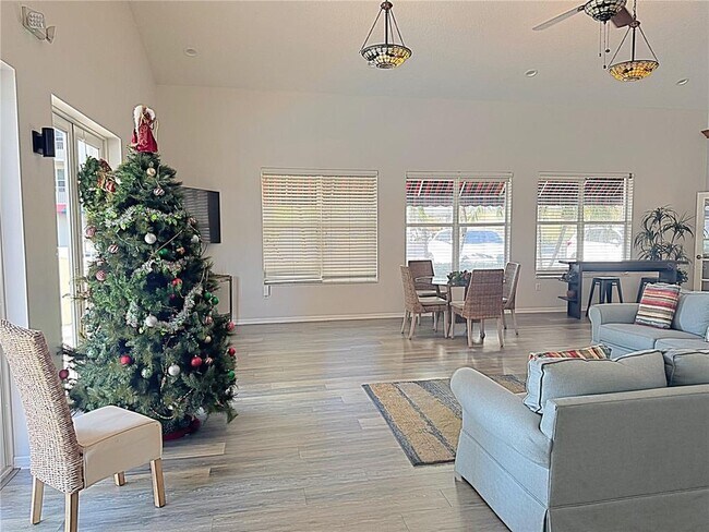 Building Photo - 1200 Country Club Dr