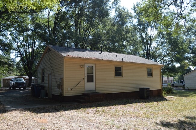 Building Photo - 860 Opal St