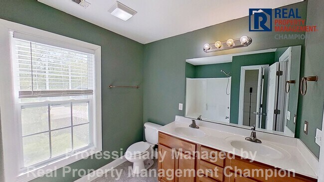 Building Photo - 3 BD/2.5 BA Home with Fenced Yard & Attached Garage