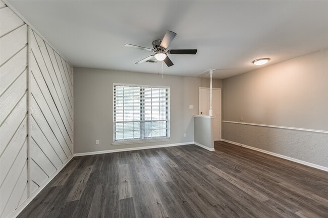 Building Photo - 7015 Pine Vista Ln