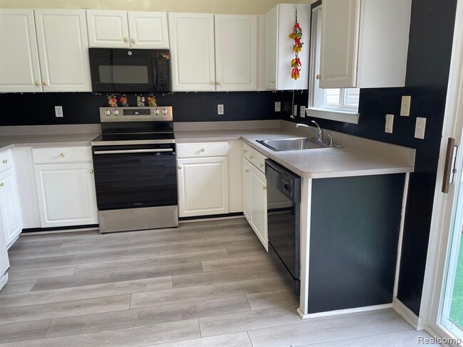 Building Photo - 38463 Saratoga Cir
