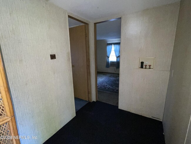 Building Photo - 205 Lakeview Ct