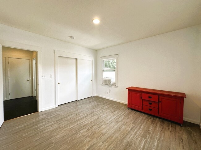Building Photo - 907 Mustang Ct
