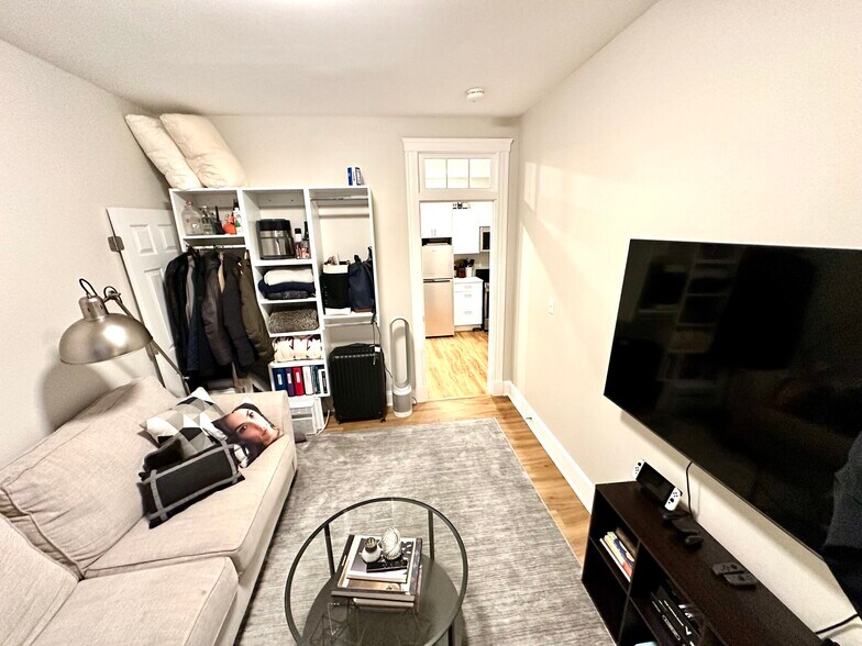 Building Photo - 845 Beacon St