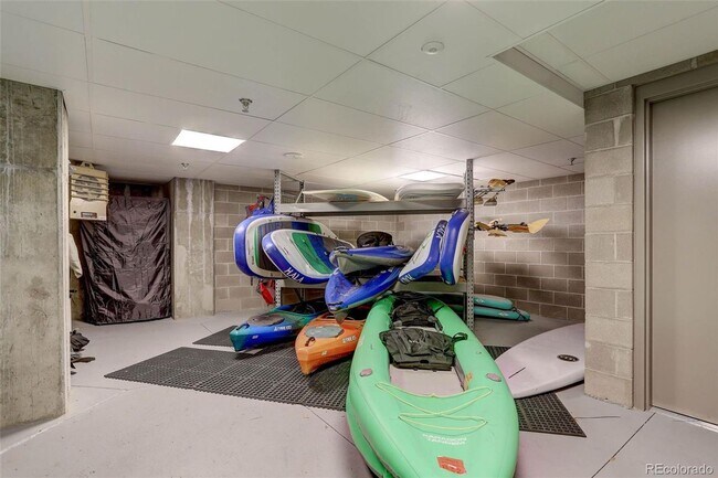 Building Photo - Stunning 2-Bedroom Condo at Sloan's Lake's Premier Lakehouse Community