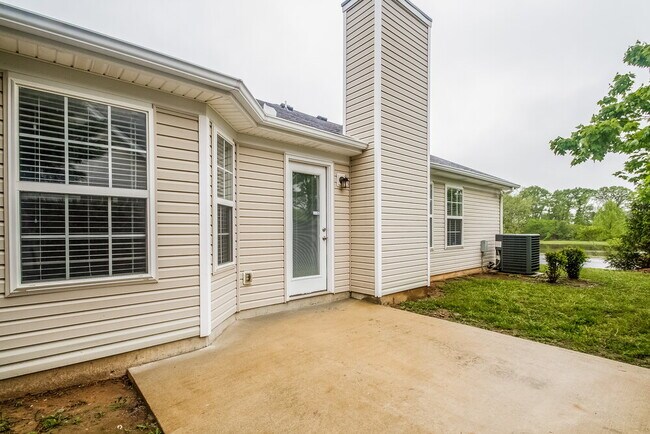 Building Photo - 819 Kanatak Ln