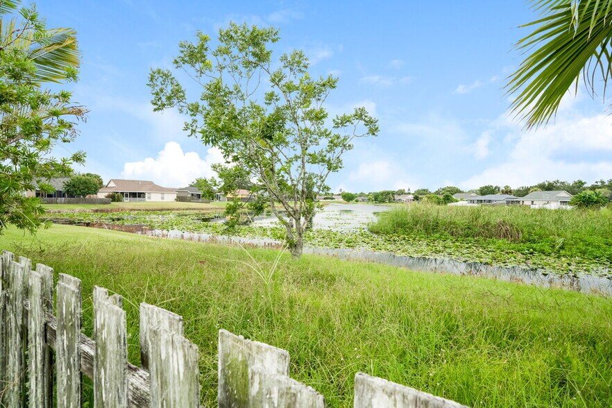 Building Photo - 4040 Kingsfield Dr