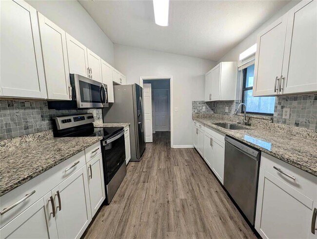 Building Photo - 1511 SW Shorewood Dr