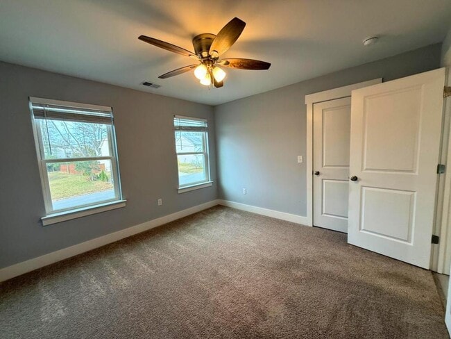 Building Photo - 6810 City View Dr