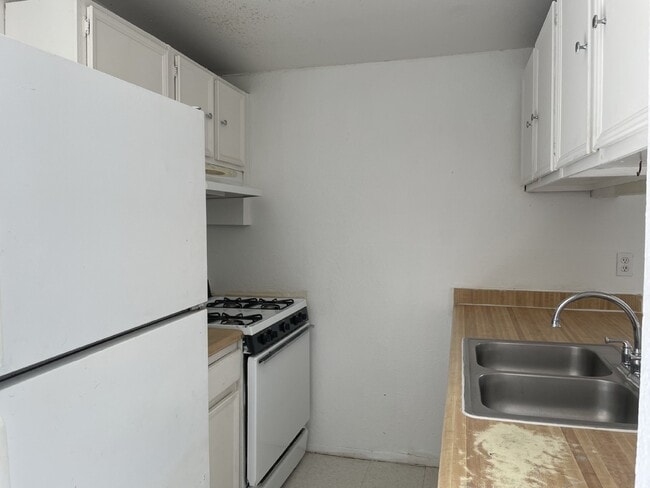 Building Photo - 8154 St Andrew Ln