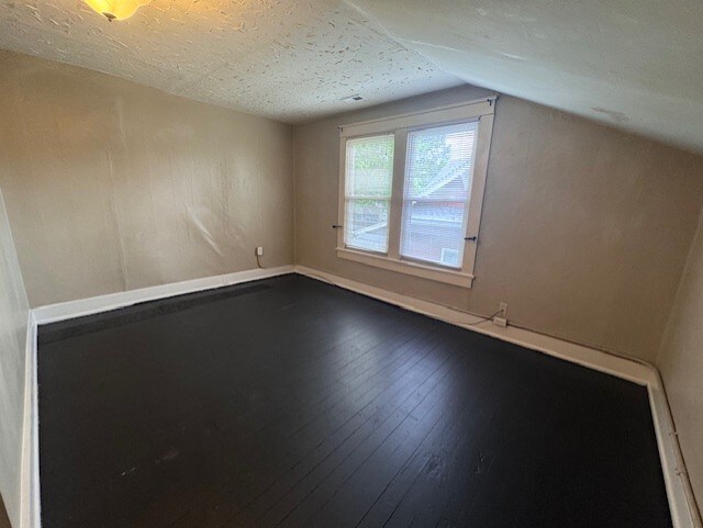 Building Photo - 2531 Woodbine Ave