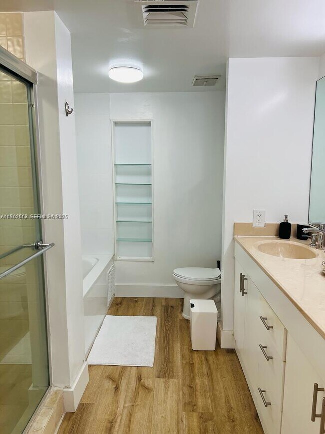 Building Photo - 3610 Yacht Club Dr