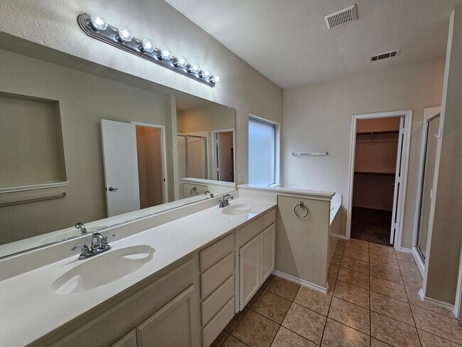 Building Photo - Available now ready for immediate move in