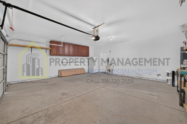 Building Photo - Spacious 3-Bed, 2-Bath Retreat on Charm Way