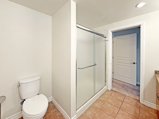 Building Photo - Modern 2BR/2.5BA with a Bonus Room Condo i...