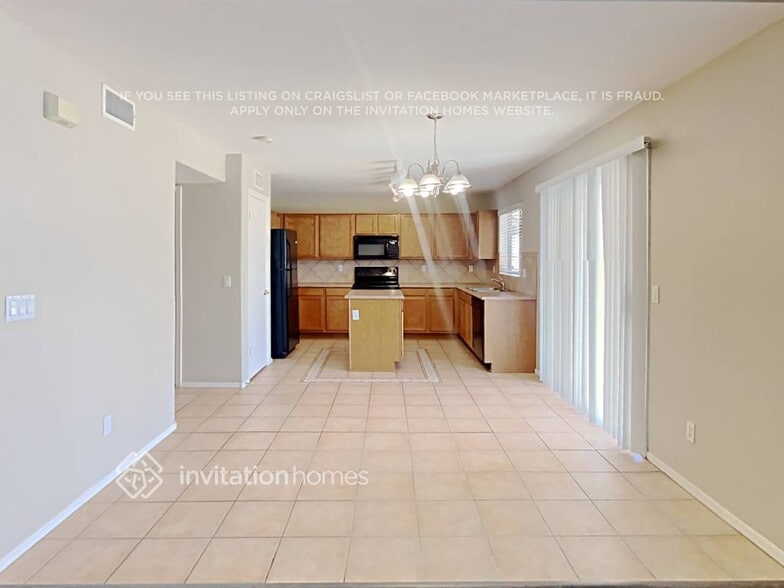 Building Photo - 3909 N 103rd Dr