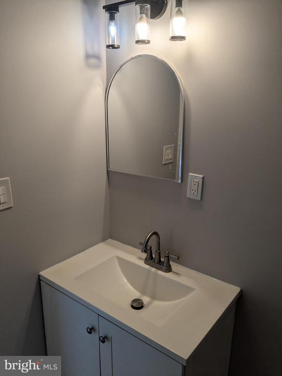 Building Photo - 178 W Hanover St