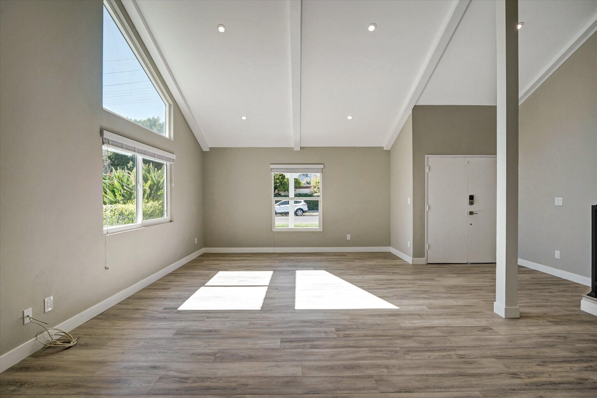 Building Photo - 5346 Tyrone Ave