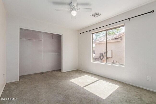 Building Photo - 1642 E Desert Ln