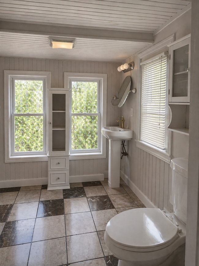 Building Photo - Beautiful 3 Bedroom Townhome in Lancaster - First Floor Washer/Dryer!