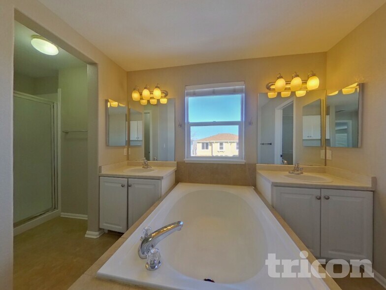 Building Photo - 10773 Southhaven Cir