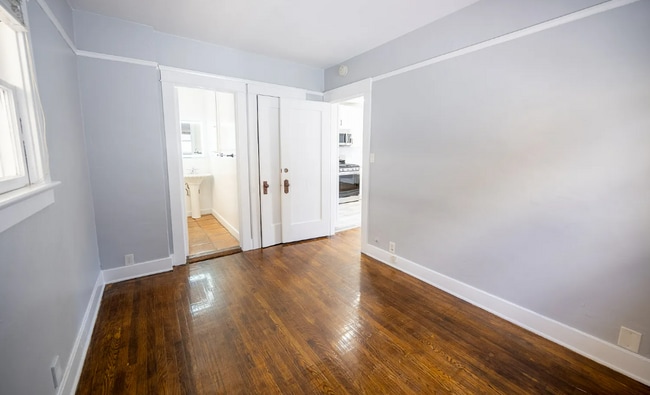 Building Photo - LOOK NO FURTHER!! Cottage Style 1 Bed/1 Ba...