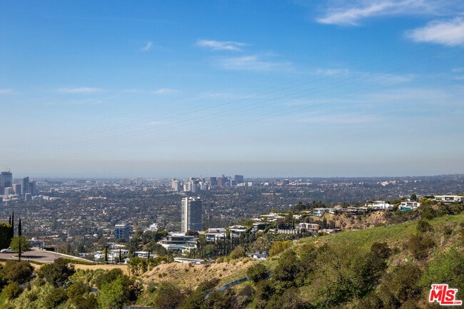 Building Photo - 8506 Magnolia Dr