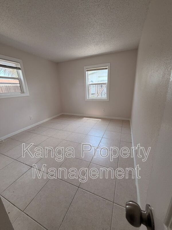 Building Photo - 1618 W 26th Ct