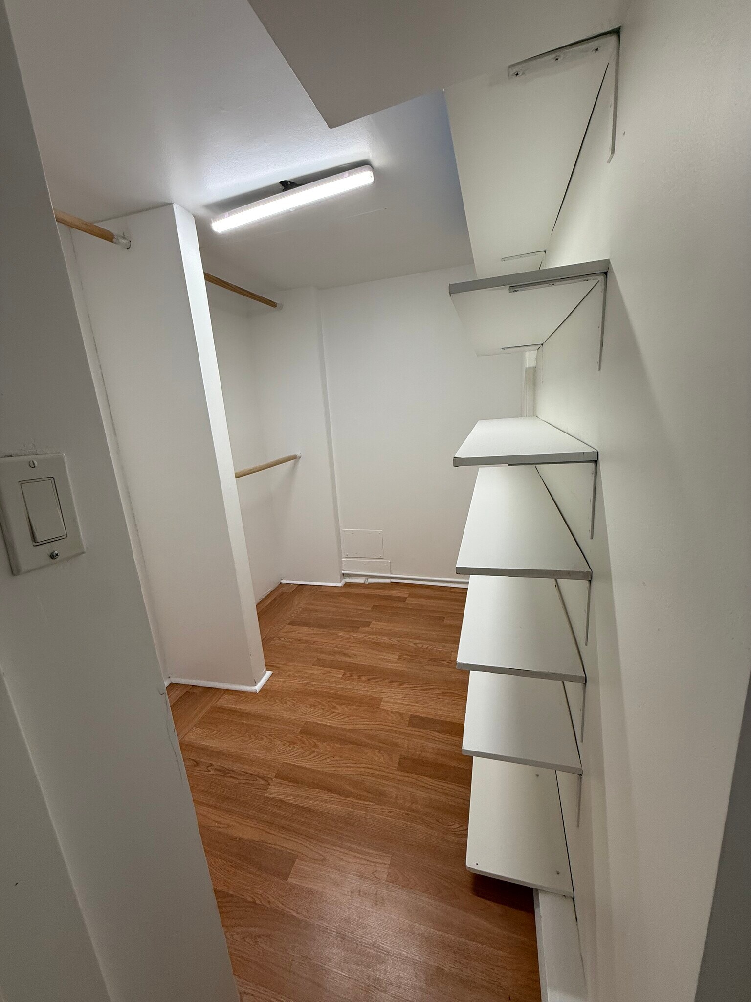 Building Photo - 3318 W Pierce Ave