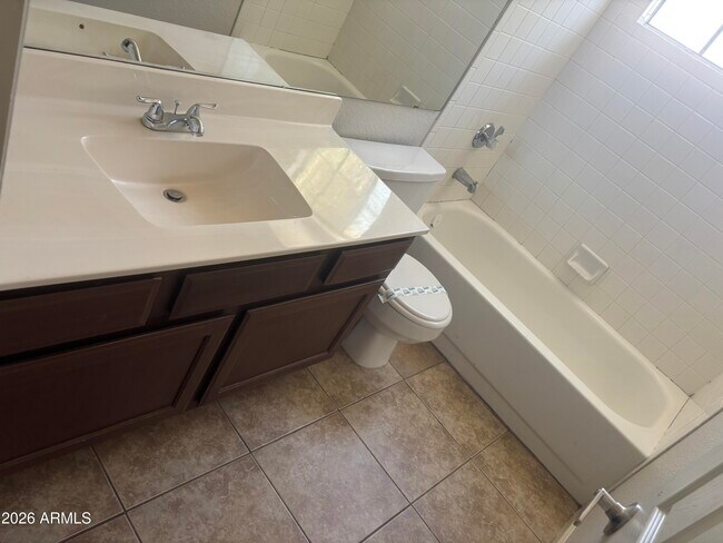 Building Photo - 4230 E Brookwood Ct