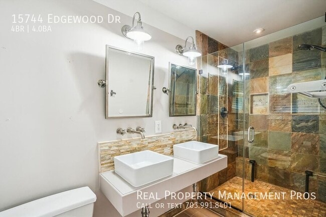 Building Photo - 15744 Edgewood Dr