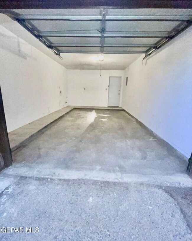 Building Photo - 10604 Springwood Dr