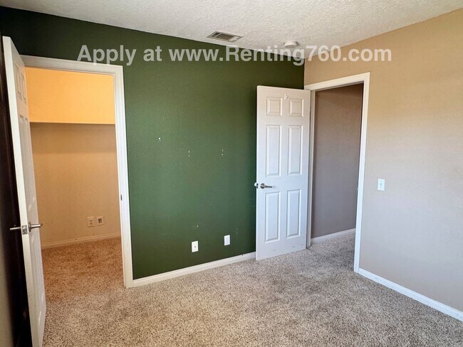 Building Photo - Modern 4 Bedroom 2 Bathroom Home