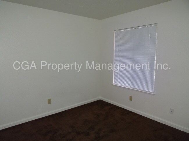Building Photo - Cute 3 bedroom 2 bath in Antelope!