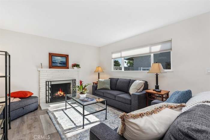 Building Photo - 15201 Nottingham Ln