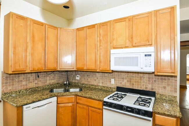 Building Photo - 2312 W Iowa St