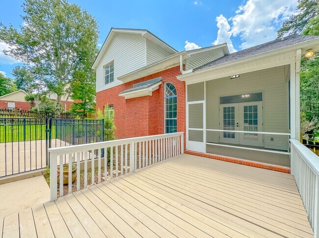 Building Photo - 4 BEDROOM 2.5 BATHROOM HOME IN OX-BOTTOM M...