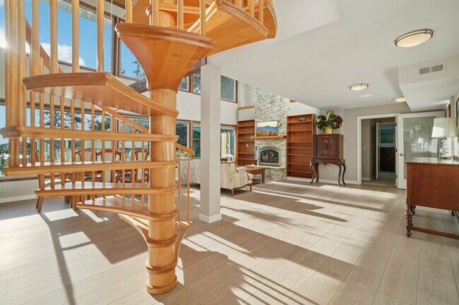 Building Photo - 5408 Sunset Ave