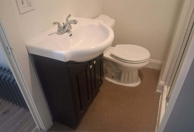 Building Photo - 247 N Main St