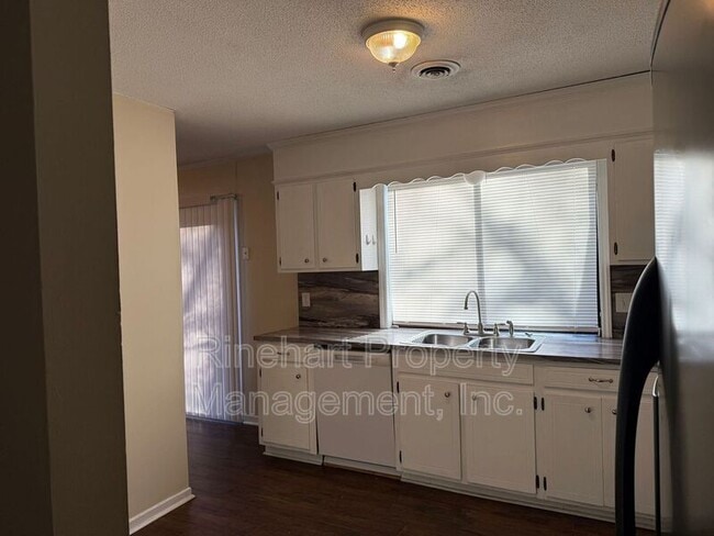 Building Photo - 290 Ratterree Cir